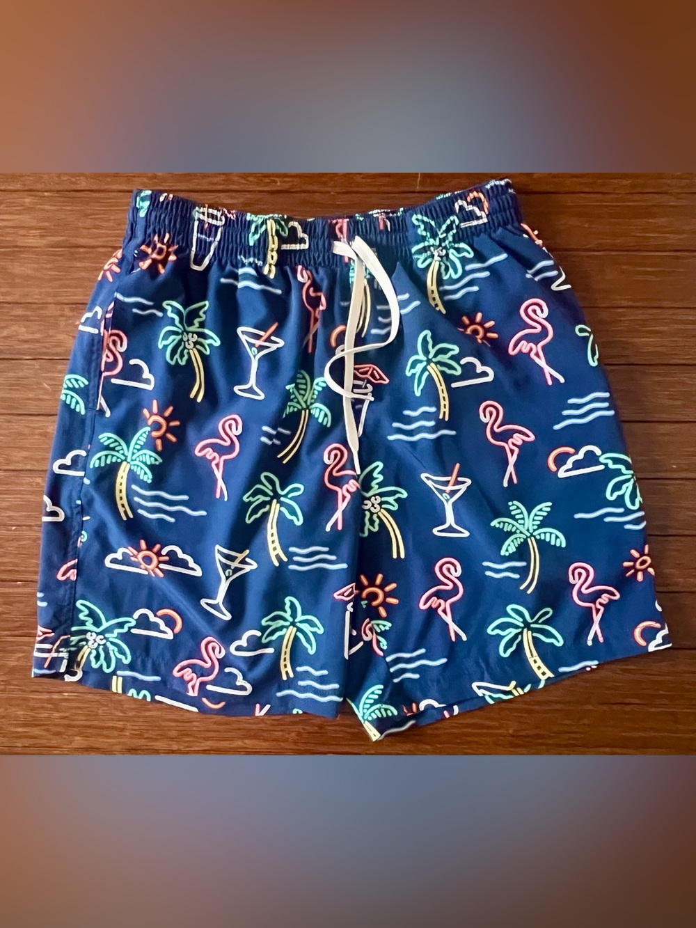 Chubbies Shorts Mens Sz M Neon Lights 5” Classic Swim Trunks Flamingoes Palm Tre